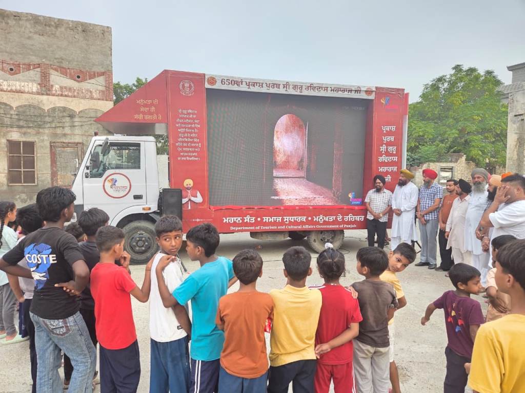 Documentary on the Life and Teachings of Sri Guru Ravidas Ji Maharaj Screened in Villages Bhalwan and Palasaur